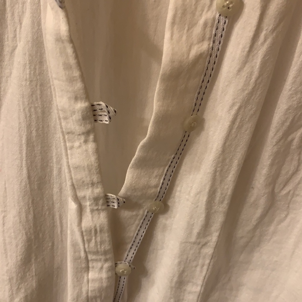 Beyond white shirt - Picture 4 of 5